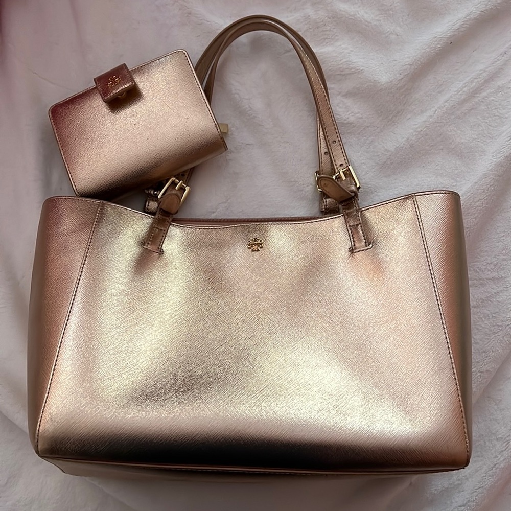 TORY BURCH PURSE AND WALLET
